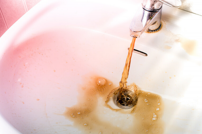Serviço de tratamento agua amarelada não precisa ser com uma grande reforma para solução do problema
